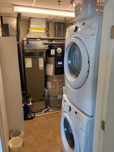 2103 2260 Sleeping Giant Parkway, Thunder Bay, ON - Indoor Photo Showing Laundry Room