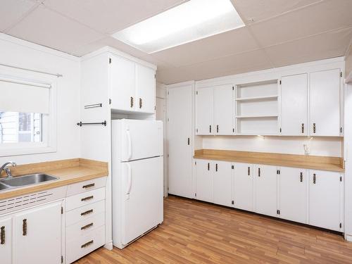 824 Finlayson Street, Thunder Bay, ON - Indoor Photo Showing Kitchen