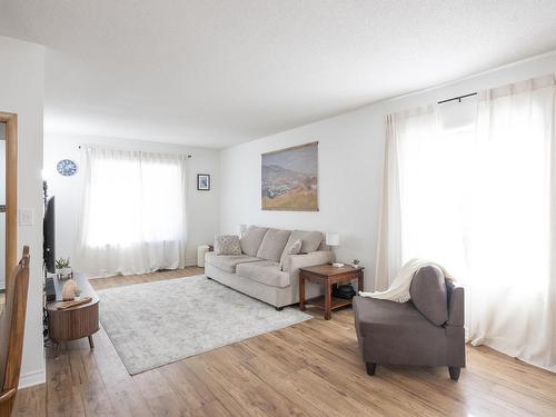 12 Stokes Street, Thunder Bay, ON - Indoor Photo Showing Living Room