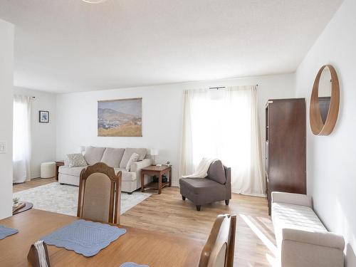 12 Stokes Street, Thunder Bay, ON - Indoor Photo Showing Living Room