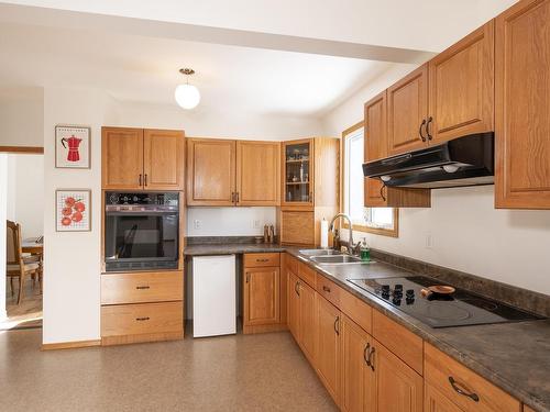 12 Stokes Street, Thunder Bay, ON - Indoor Photo Showing Kitchen With Double Sink
