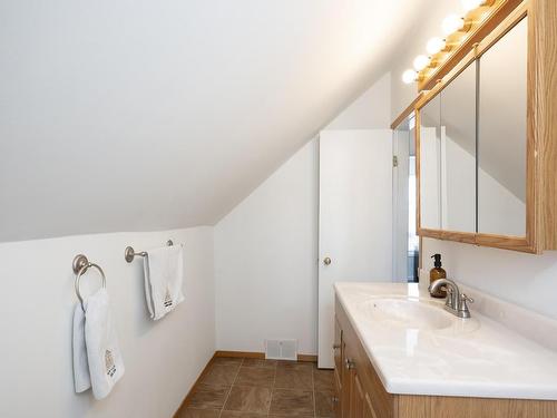 12 Stokes Street, Thunder Bay, ON - Indoor Photo Showing Bathroom