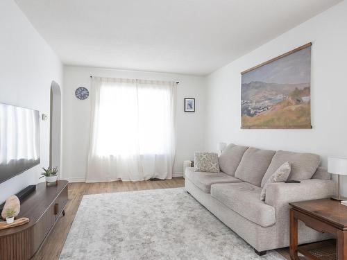 12 Stokes Street, Thunder Bay, ON - Indoor Photo Showing Living Room