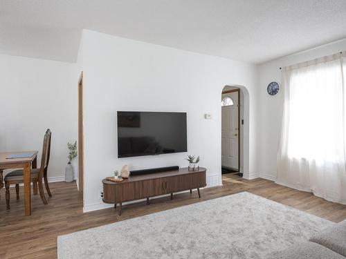 12 Stokes Street, Thunder Bay, ON - Indoor Photo Showing Living Room