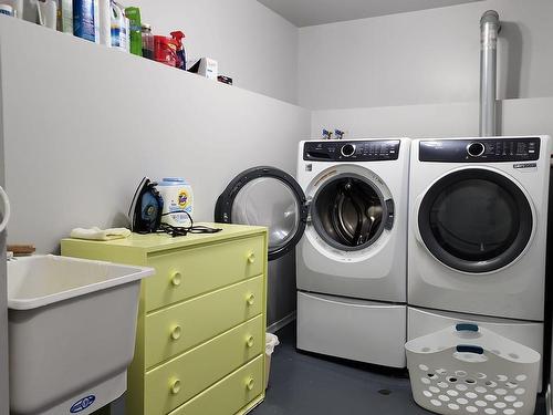 163 Fassina Street, Thunder Bay, ON - Indoor Photo Showing Laundry Room