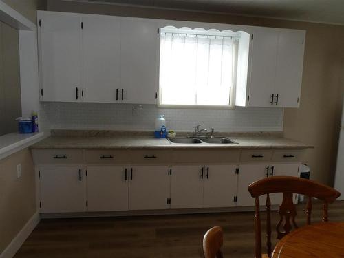 914 First St E, Geraldton, ON - Indoor Photo Showing Kitchen With Double Sink