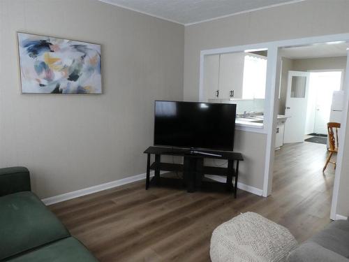 914 First St E, Geraldton, ON - Indoor Photo Showing Living Room