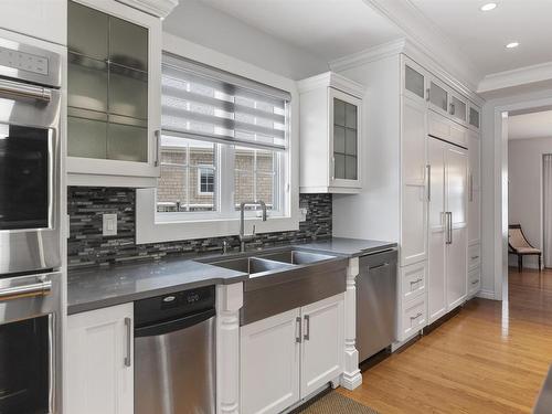 128 Wolverine Crescent, Thunder Bay, ON - Indoor Photo Showing Kitchen With Double Sink With Upgraded Kitchen