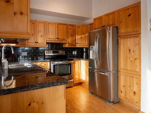 220D Phantom Drive, Kenora, ON - Indoor Photo Showing Kitchen
