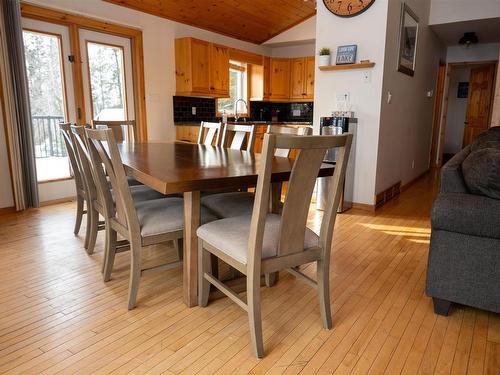 220D Phantom Drive, Kenora, ON - Indoor Photo Showing Dining Room