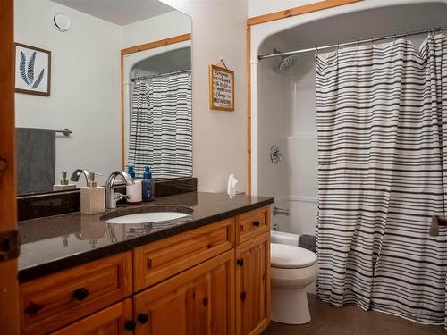 220D Phantom Drive, Kenora, ON - Indoor Photo Showing Bathroom