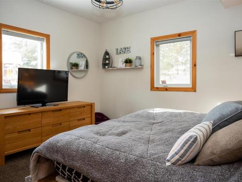 220D Phantom Drive, Kenora, ON - Indoor Photo Showing Bedroom
