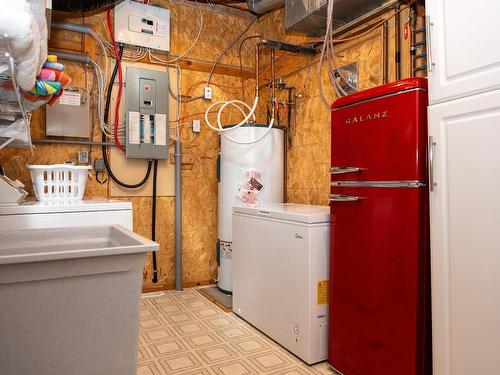 220D Phantom Drive, Kenora, ON - Indoor Photo Showing Laundry Room