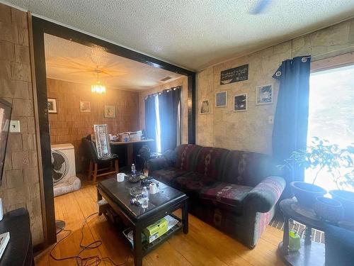 43 Stevens Avenue, Marathon, ON - Indoor Photo Showing Living Room