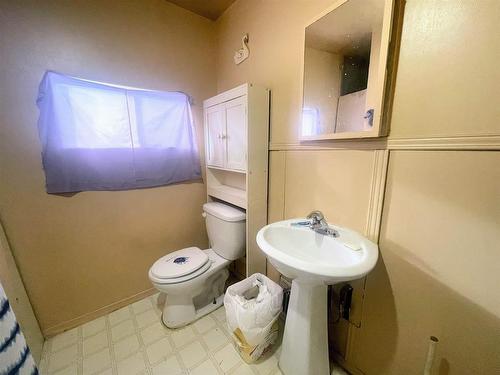 43 Stevens Avenue, Marathon, ON - Indoor Photo Showing Bathroom