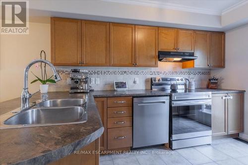 4 Ruthven Crescent, New Tecumseth, ON - Indoor Photo Showing Kitchen With Double Sink