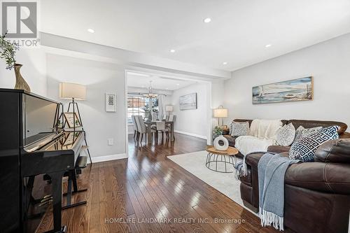 5303 Russell View Road, Mississauga, ON - Indoor Photo Showing Living Room