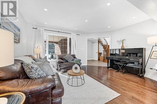 5303 Russell View Road, Mississauga, ON - Indoor Photo Showing Living Room