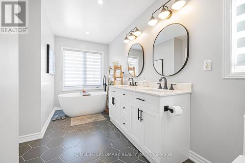 5303 Russell View Road, Mississauga, ON - Indoor Photo Showing Bathroom