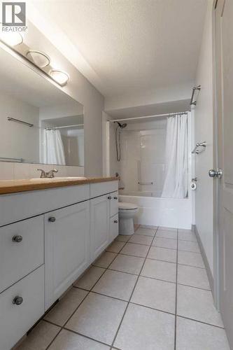 314, 23 Chilcotin Lane W, Lethbridge, AB - Indoor Photo Showing Bathroom