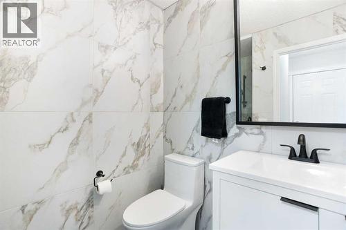 138 Saddlecrest Way Ne, Calgary, AB - Indoor Photo Showing Bathroom
