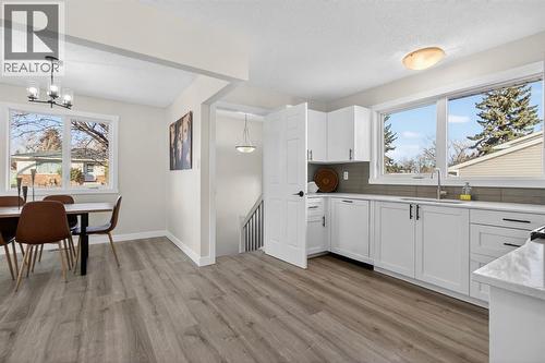 203 Lynnover Place Se, Calgary, AB - Indoor