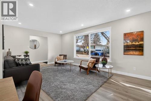 203 Lynnover Place Se, Calgary, AB - Indoor