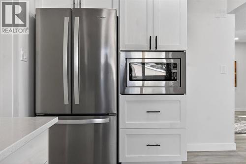203 Lynnover Place Se, Calgary, AB - Indoor Photo Showing Kitchen