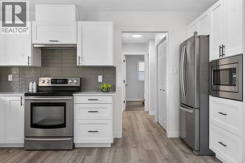 203 Lynnover Place Se, Calgary, AB - Indoor Photo Showing Kitchen With Upgraded Kitchen