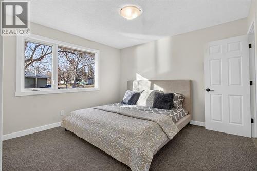 203 Lynnover Place Se, Calgary, AB - Indoor Photo Showing Bedroom