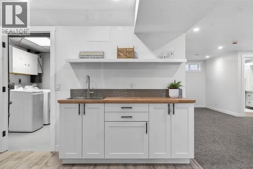 203 Lynnover Place Se, Calgary, AB - Indoor Photo Showing Laundry Room