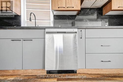 96 Meadowview Avenue, Markham, ON - Indoor Photo Showing Kitchen