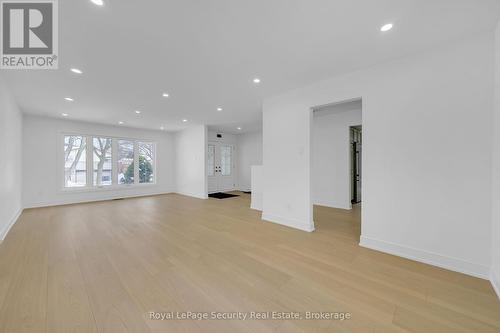 3370 Rhonda Valley, Mississauga, ON - Indoor Photo Showing Other Room