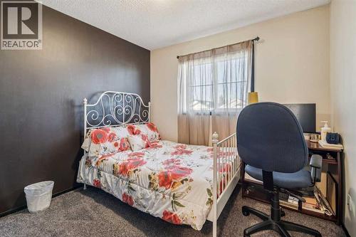 110 Eversyde Common Sw, Calgary, AB - Indoor Photo Showing Bedroom
