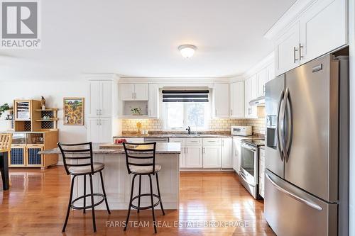 360 Concession Road 6 E, Tiny, ON - Indoor Photo Showing Kitchen With Upgraded Kitchen