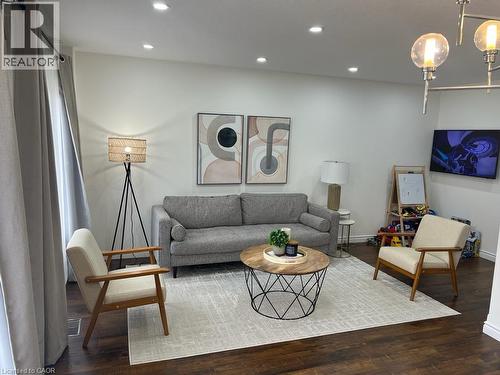 522 Banffshire Crescent, Kitchener, ON - Indoor Photo Showing Living Room