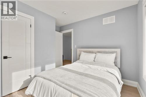 3709 Ryan Avenue, Fort Erie, ON - Indoor Photo Showing Bedroom