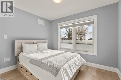 3709 Ryan Avenue, Fort Erie, ON - Indoor Photo Showing Bedroom