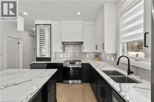3709 Ryan Avenue, Fort Erie, ON - Indoor Photo Showing Kitchen With Double Sink With Upgraded Kitchen