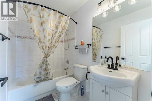 134 Erin Meadow Crescent Se, Calgary, AB - Indoor Photo Showing Bathroom