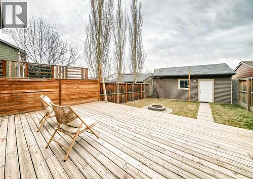 South facing back yard - 822 Panatella Boulevard Nw, Calgary, AB - Outdoor With Deck Patio Veranda With Exterior