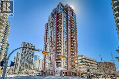 804, 650 10 Street SW  Calgary, AB T2P 5G4