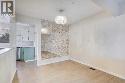 5611 Maidstone Crescent Ne, Calgary, AB - Indoor Photo Showing Other Room