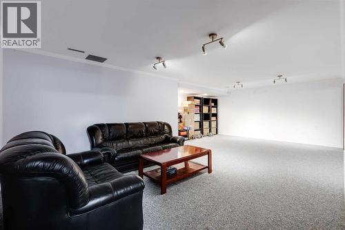 5611 Maidstone Crescent Ne, Calgary, AB - Indoor