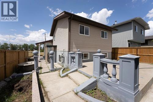 140 Whitworth Way, Calgary, AB - Outdoor With Exterior