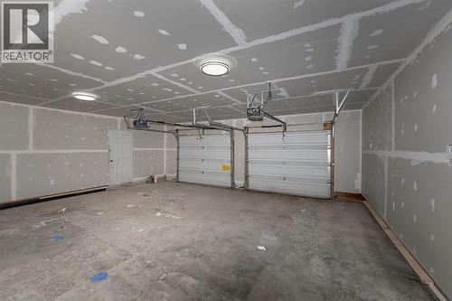 140 Whitworth Way, Calgary, AB - Indoor Photo Showing Garage