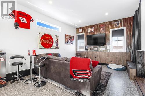 lounge in heated garage - 1780 Bay Road, Champlain, ON - Indoor