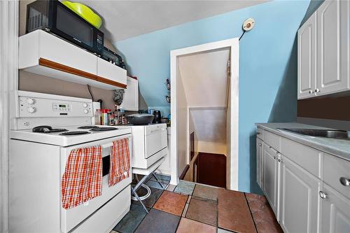 45 Furby Street, Winnipeg, MB - Indoor Photo Showing Kitchen