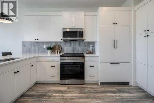 4329 28 Avenue S, Lethbridge, AB - Indoor Photo Showing Kitchen