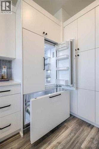 4329 28 Avenue S, Lethbridge, AB - Indoor Photo Showing Kitchen